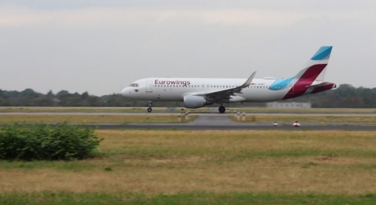 Un avión de Eurowings pierde una pieza que cubría su motor izquierdo durante un vuelo a Mallorca