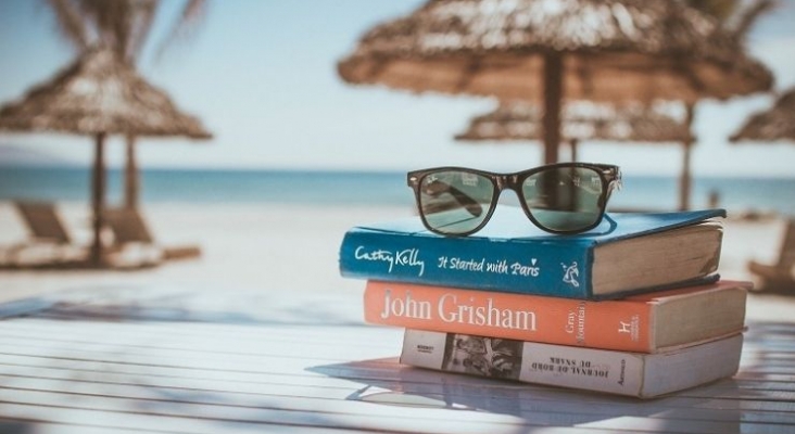 Un ‘mayordomo de libros’ acerca la lectura hasta la habitación en este hotel de Palm Beach (EE.UU.)