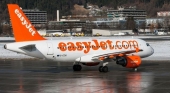 easyJet mantendrá el empleo de todos sus pilotos en España a cambio de una reducción de salario