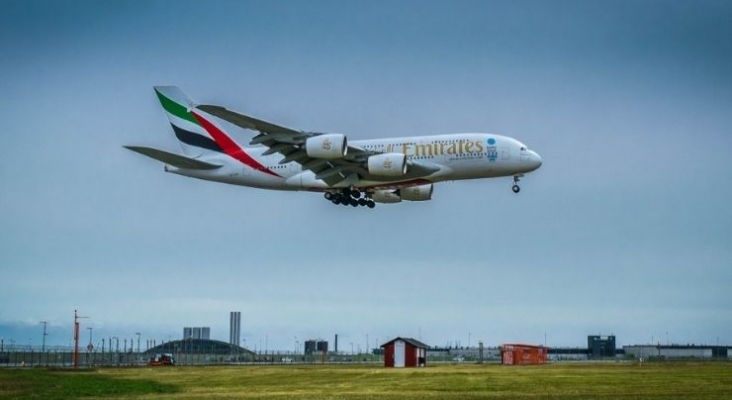 Emirates presenta el A380, un avión con dos pisos y cuatro motores Emirates presenta el A380, un avión con dos pisos y cuatro motores
