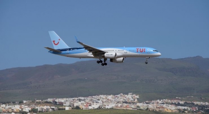 Un avión de TUI aterriza en el aeropuerto en Gran Canaria | Foto Ángel Ortiz Suárez