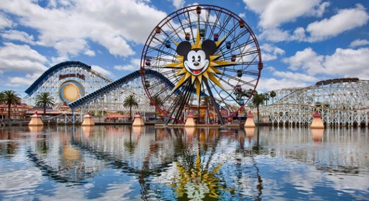 Carrera de aperturas en los parques temáticos | Foto de Disneyland Resort