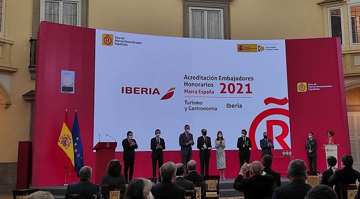 Iberia recibe de los Reyes la acreditación como Embajadora Honoraria de la Marca España | Foto: Foro de Marcas