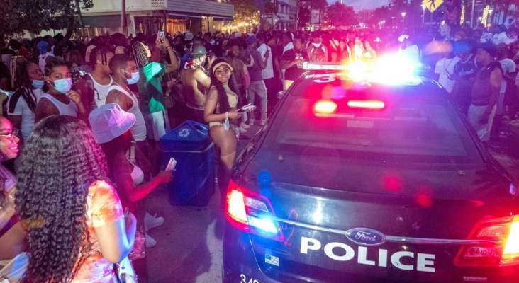 Miami Beach declara la guerra a los ‘springbreakers’ con toque de queda y gas pimienta