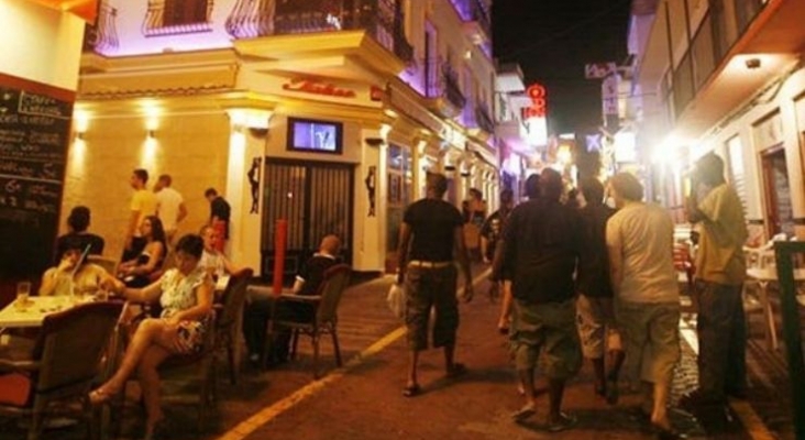 Sant Antoni, Ibiza, silenciará las terrazas a las 23 horas durante la temporada turística