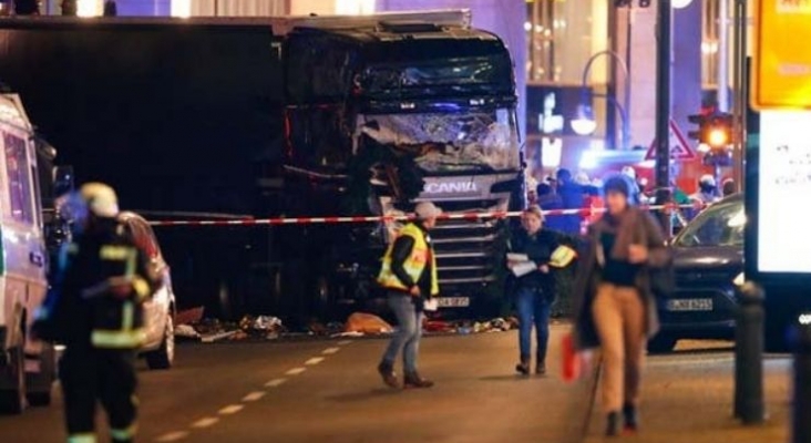 Ataque con un camión en Berlín deja a 12 muertos y 50 heridos