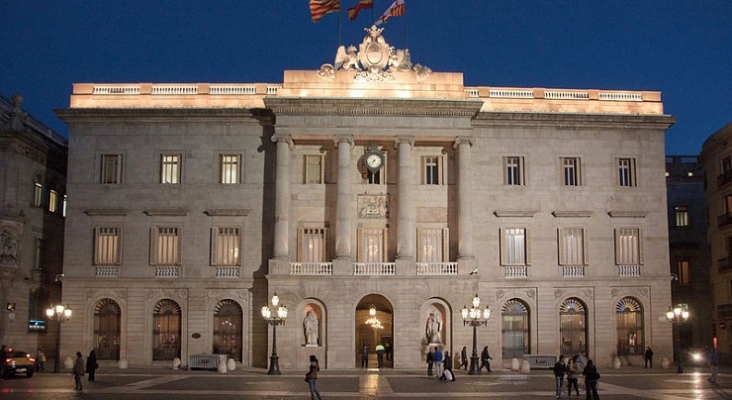 El Ayuntamiento de Barcelona multa a Airbnb y Homeaway | Foto de Oscar Valencoso, CC BY 3.0 (Wikimedia Commons)