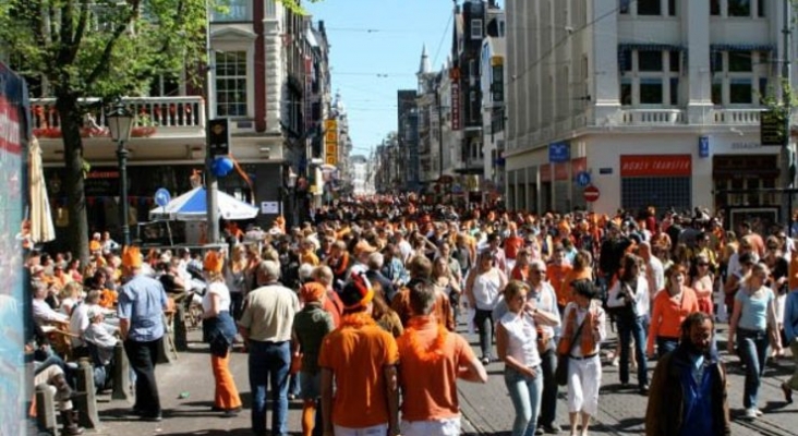 Ámsterdam intenta frenar la llegada masiva turistas