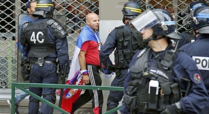 Tres turistas españoles agredidos en Colonia por ultras rusos Tres turistas españoles agredidos en Colonia por ultras rusos