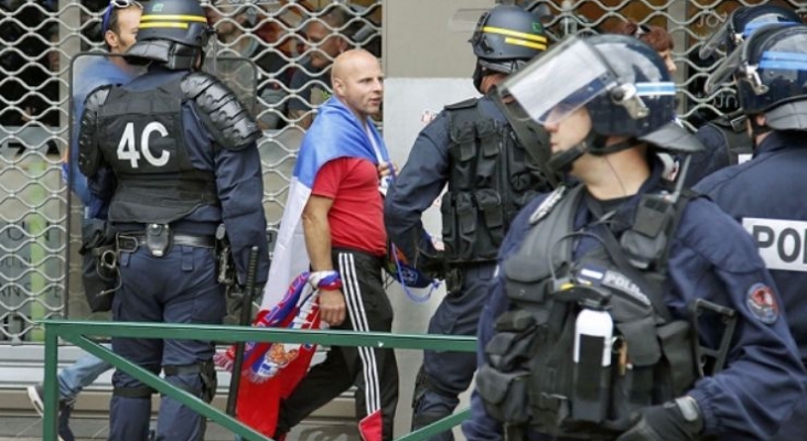 Tres turistas españoles agredidos en Colonia por ultras rusos