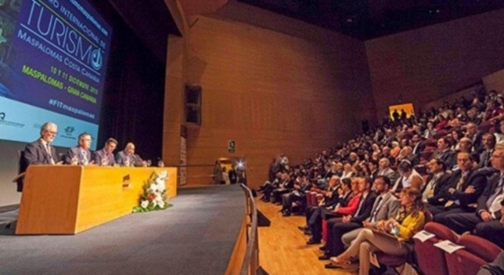 El sector turístico español pendiente de Canarias