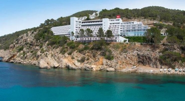 Hispania paga 32 millones de euros para adquirir tres hoteles en Ibiza