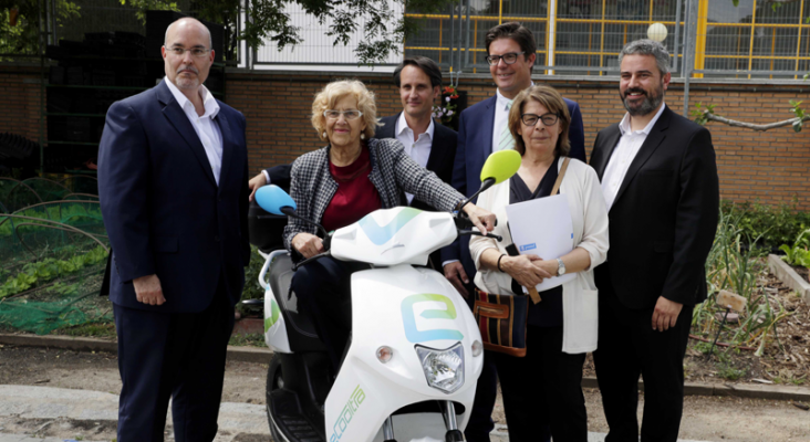 Manuela Carmena, alcaldesa de Madrid, presentando el nuevo servicio