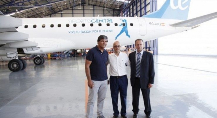 Air Europa rotula un avión con la imagen de Rafa Nadal Sports Centre