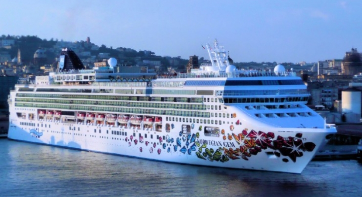 Norwegian Cruise impone las “propinas” obligatorias