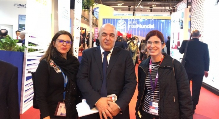 De izqda. a dcha. Carmen García Manzano, directora de Gran Canaria Spa, Wellness & Health; José María Mañaricúa, nuevo presidente de la FEHT; y Amor Alonso, redactora jefe de Tourinews