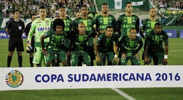 Equipo de fútbol sufre accidente aéreo: 76 muertos y 5 supervivientes