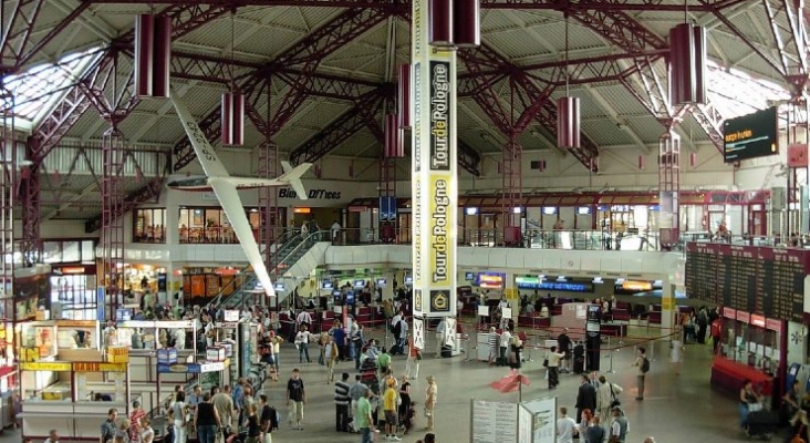 Polonia proyecta un aeropuerto para 50 millones de pasajeros