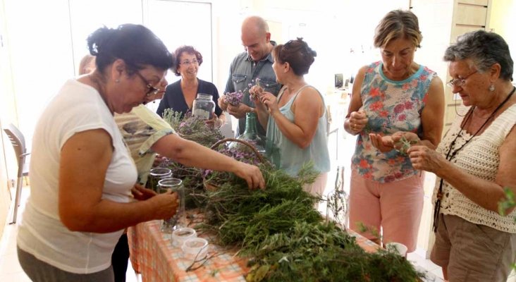 Taller de hierbas. (Foto: J.A. RIERA)