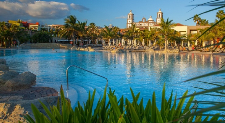 Vista de la piscina del hotel Lopesan Villa del Conde Resort & Thalasso | Foto: LHG