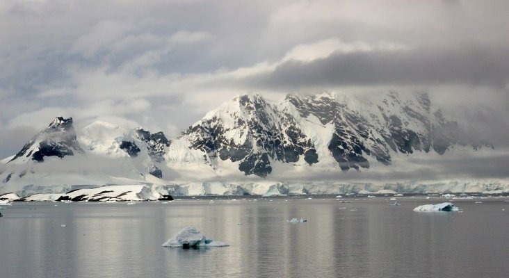 La Antártida gana más hielo del que pierde