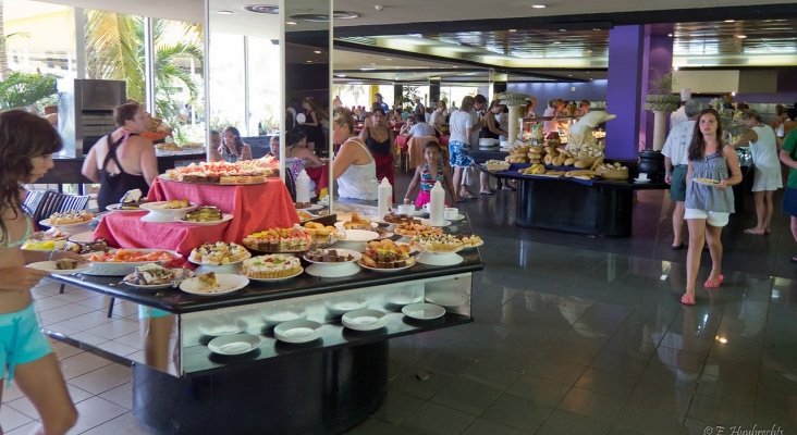 Buffet en un hotel, víctima de falsas intoxiaciones