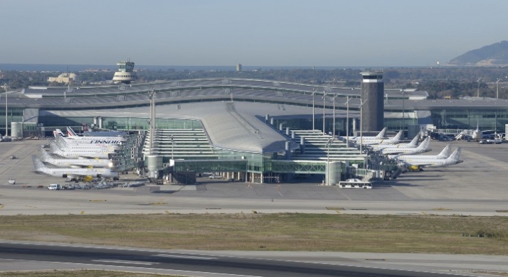 Aena reduce tasas para aumentar el tráfico aéreo