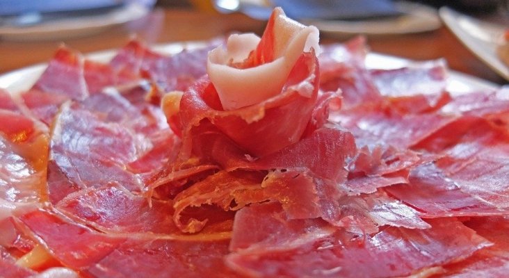 La tapa de jamón peligra en la Comunidad Valenciana