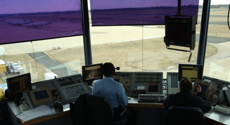 Controladores aéreos en situación límite