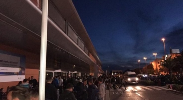 Evacuado el aeropuerto de Ibiza