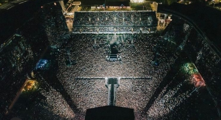 Nueva Zelanda celebra el mayor concierto en pandemia: 50.000 personas sin distancia ni mascarillas | Foto Instagram six60