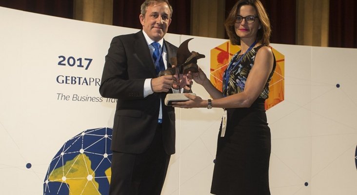 Premio GEBTA 2017 a la Trayectoria a Foment del Treball Nacional, entregado por Martí Sarrate, consejero de GEBTA y recogido por César Sánchez, Director de la Oficina de Prevención de Riesgos Laborales (Foment del Treball Nacional)