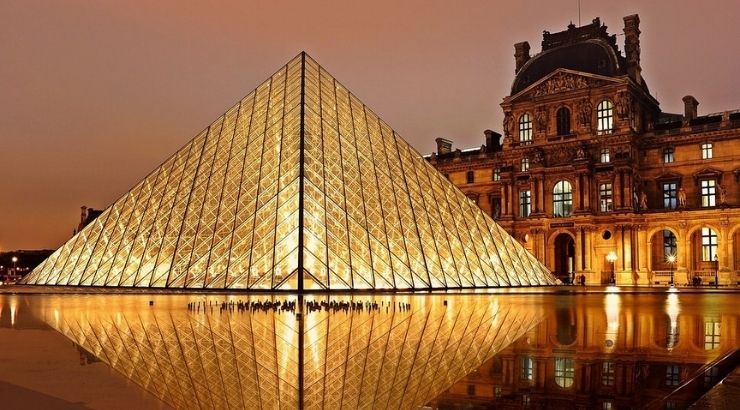 Museo del Louvre (París, Francia)