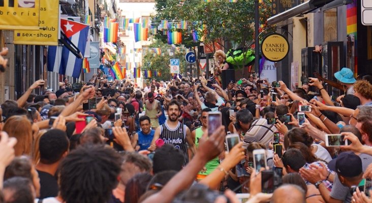 Carrera de tacones en el Orgullo de Madrid