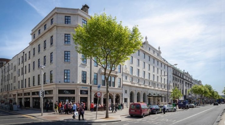 Riu Plaza de Dublín, uno de los 17 hoteles cuya reapertura poscovid ha anunciado Luis Riu cara a junio de 2021. Foto de riu.com