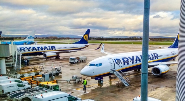 Cataluña multa a Ryanair por devolver tarde a los pasajeros el dinero de los vuelos cancelados