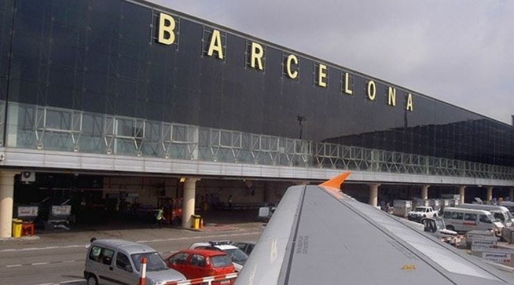 El proyecto, que supone unir los aeropuertos de El Prat y Girona a través de una terminal satélite y alargar una de las pistas"