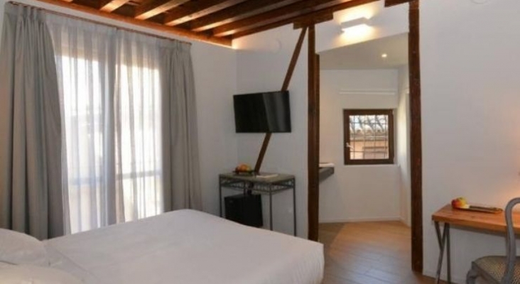 Una de las habitaciones personalizadas del hotel Posada de la Sillería | posadasilleria