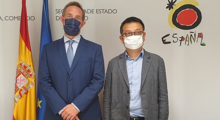 Fernando Valdés, secretario de Estado de Turismo, y James Liang, presidente ejecutivo y cofundador de Ctrip