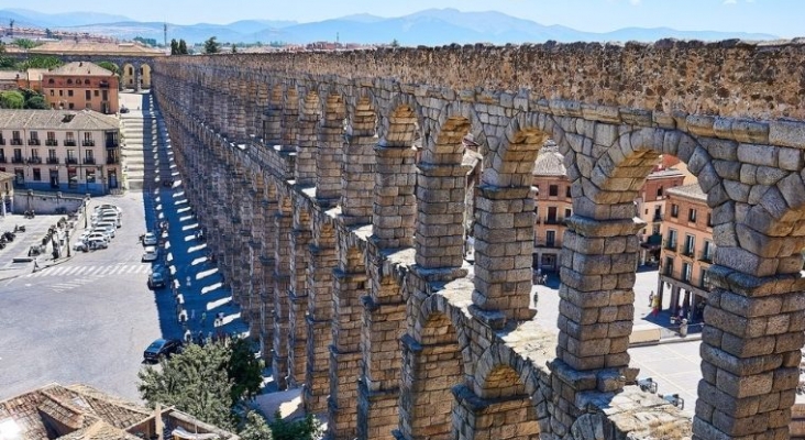 ¿Cuál es el monumento o atractivo turístico más popular de tu provincia? | En la imagen, el Acueducto de Segovia