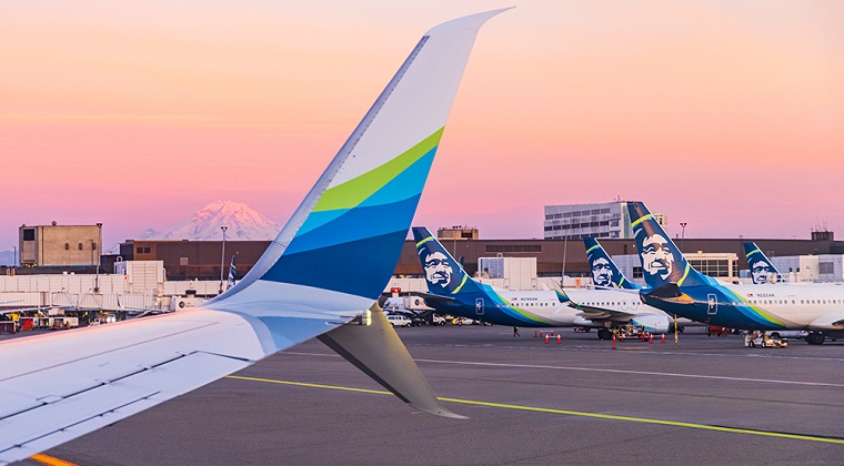 Alaska Airlines pide a sus administrativos que transporten equipaje ante la falta de personal | Foto: Alaska Airlines