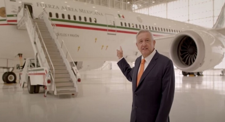 El presidente de México ofrece el avión oficial para fiestas y viajes de boda