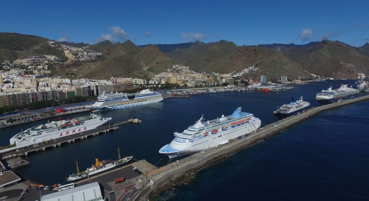 Curceros en el Puerto de Tenerife 