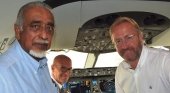 Robbie Lachmising (CEO Surinam Airways) y  Arjan Kers (General Manager TUI Nederland)