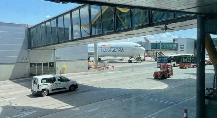 Avión de Plus Ultra en el Aeropuerto Adolfo Suárez Madrid - Barajas | Foto: Tourinews