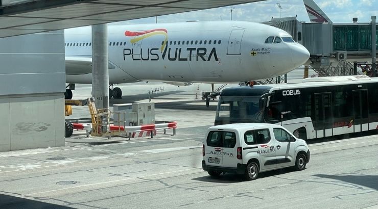 Avión de Plus Ultra en el aeropuerto de Adolfo Suárez Madrid-Barajas | Foto: Tourinews Avión de Plus Ultra en el aeropuerto de Adolfo Suárez Madrid-Barajas | Foto: Tourinews