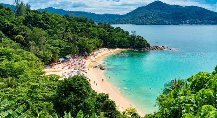 Tailandia prohíbe el uso de cremas solares con químicos que dañen los corales