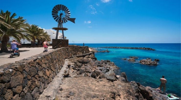 Lanzarote eleva la tasa de inoculados al menos una vez al 79%. Foto Turismo de Lanzarote.