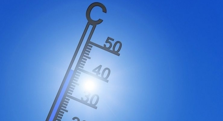 La prensa británica alerta a sus turistas de que sufrirán olas de calor “récord” en España