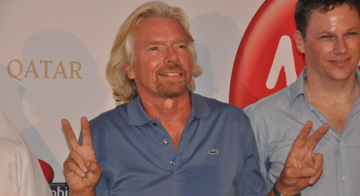 Richard Branson vende acciones de Virgin Galactic para salvar la salida a Bolsa de Virgin Atlantic | Foto: D@LY3D (CC BY 2.0)